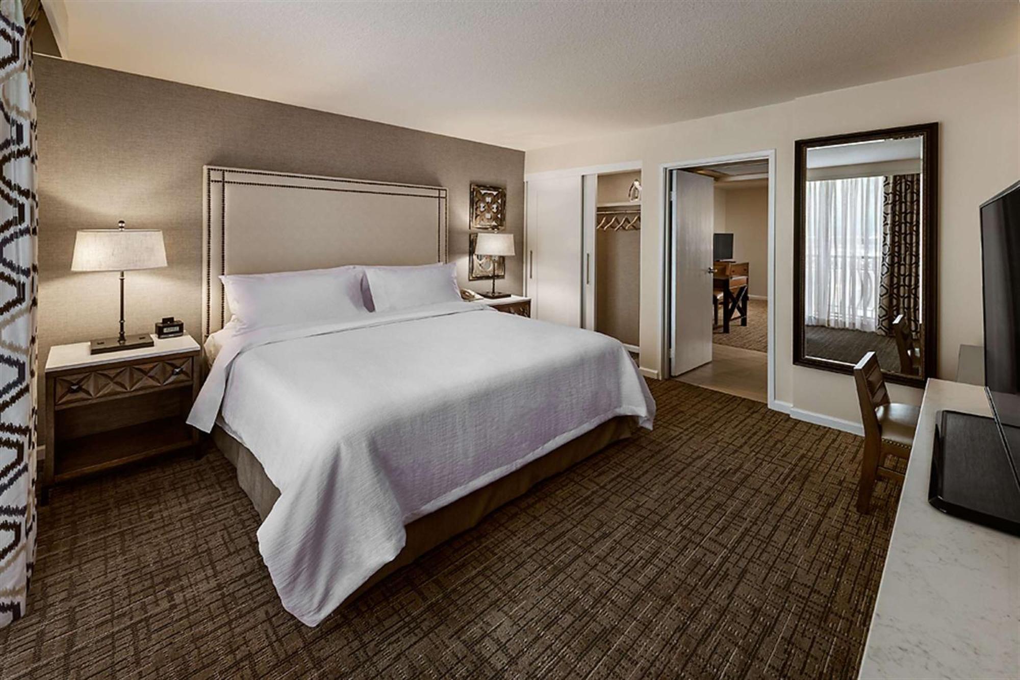 Embassy Suites By Hilton Scottsdale Resort Экстерьер фото