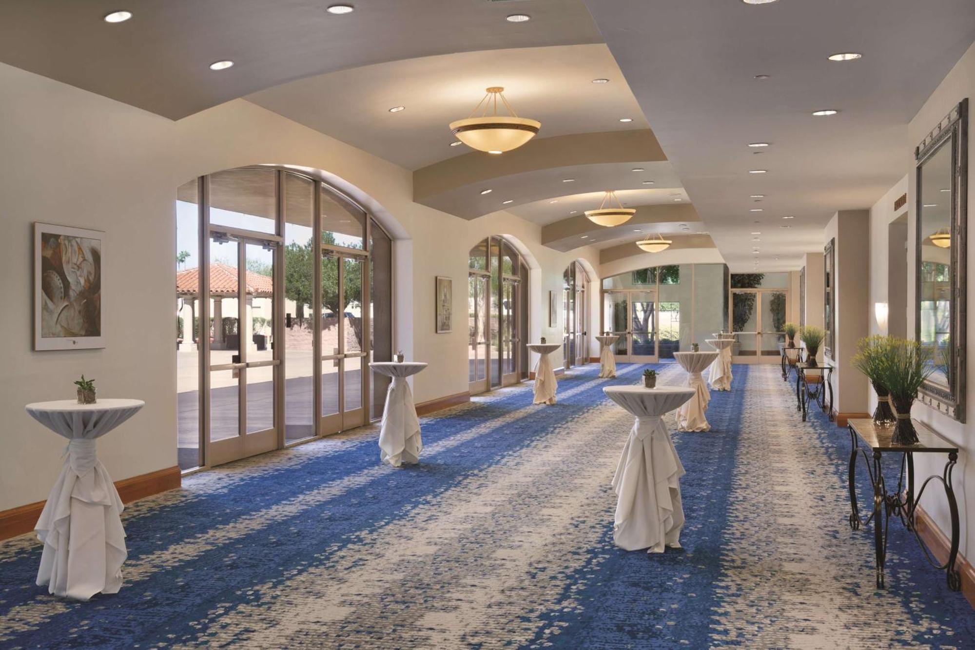Embassy Suites By Hilton Scottsdale Resort Экстерьер фото