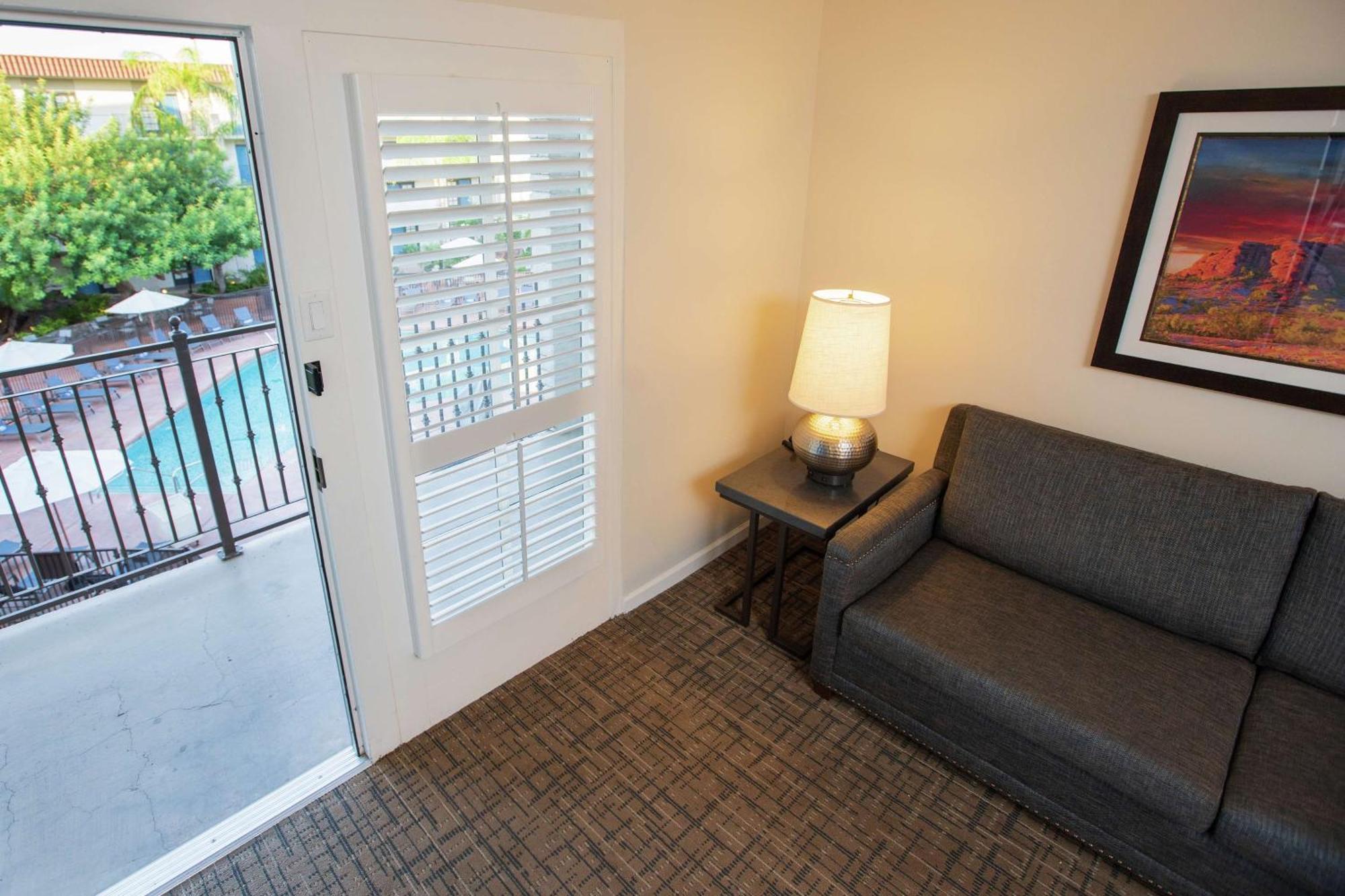 Embassy Suites By Hilton Scottsdale Resort Экстерьер фото