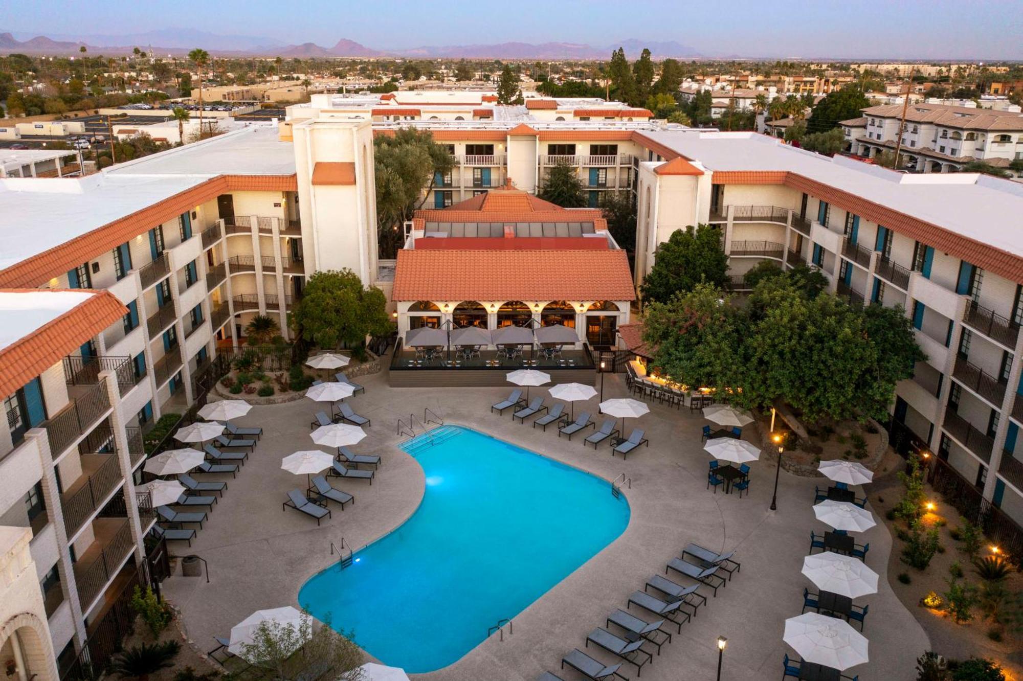 Embassy Suites By Hilton Scottsdale Resort Экстерьер фото