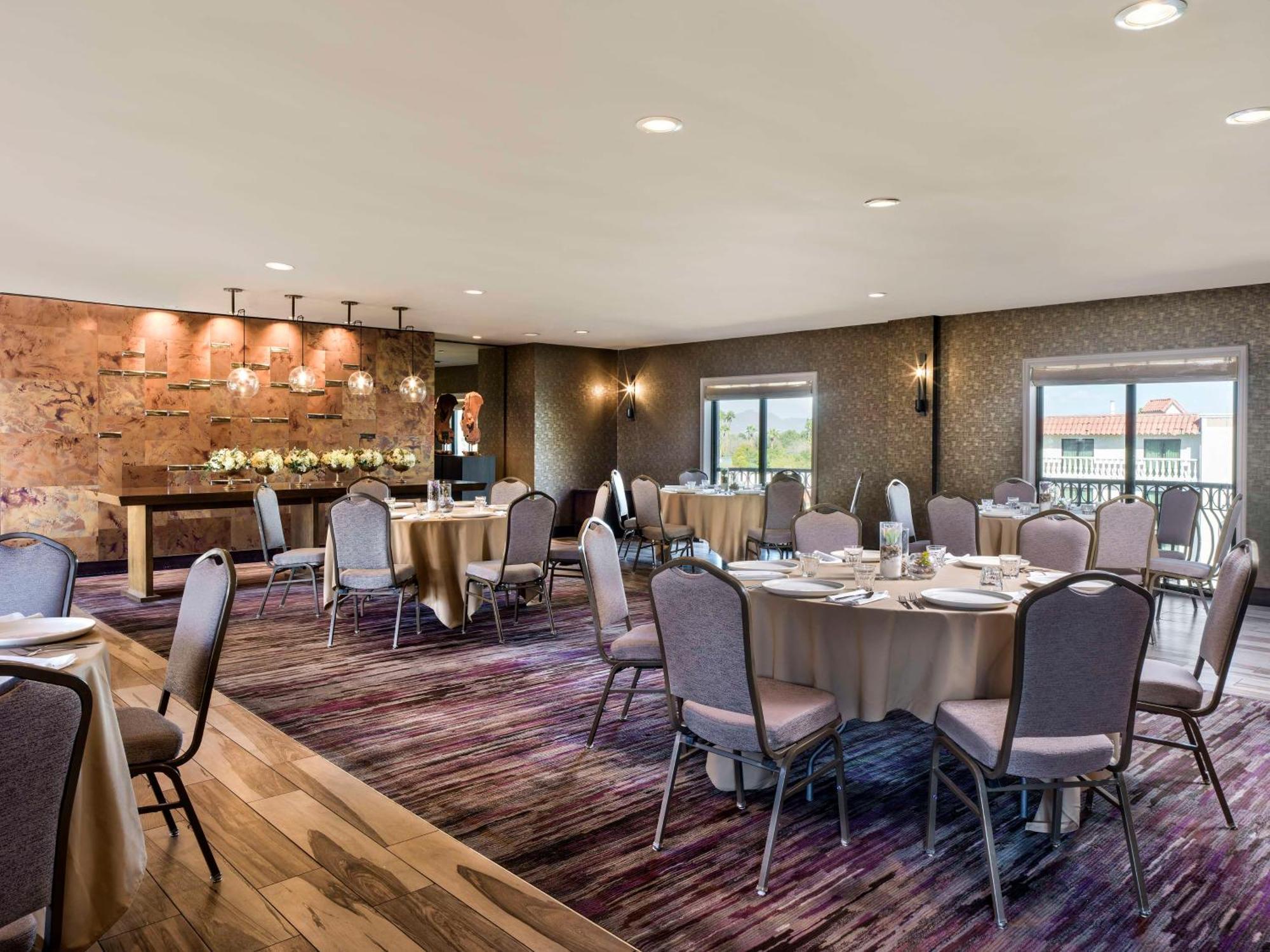 Embassy Suites By Hilton Scottsdale Resort Экстерьер фото