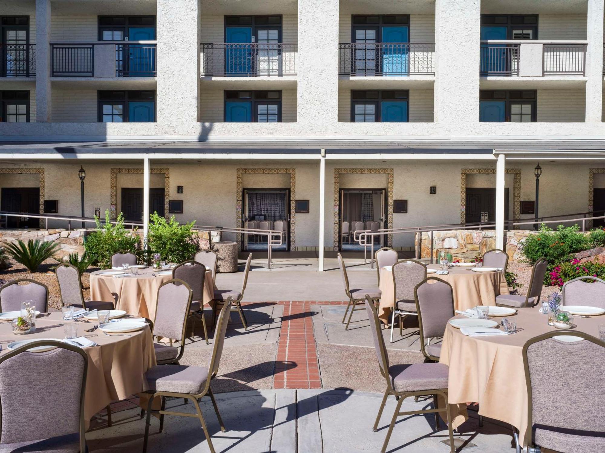 Embassy Suites By Hilton Scottsdale Resort Экстерьер фото
