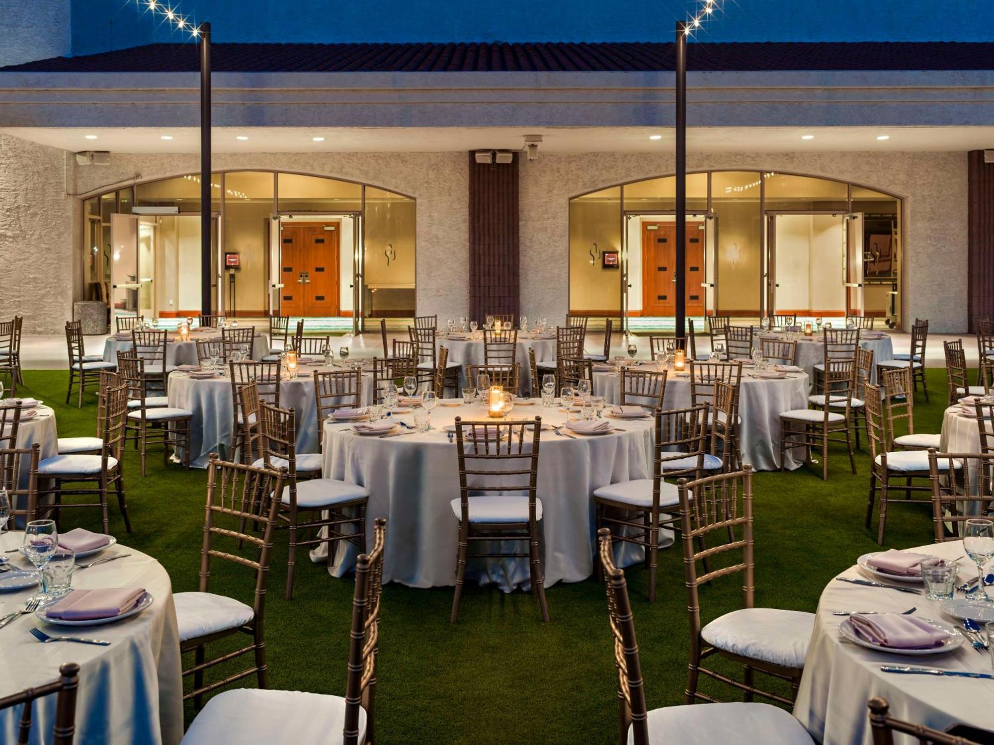 Embassy Suites By Hilton Scottsdale Resort Экстерьер фото