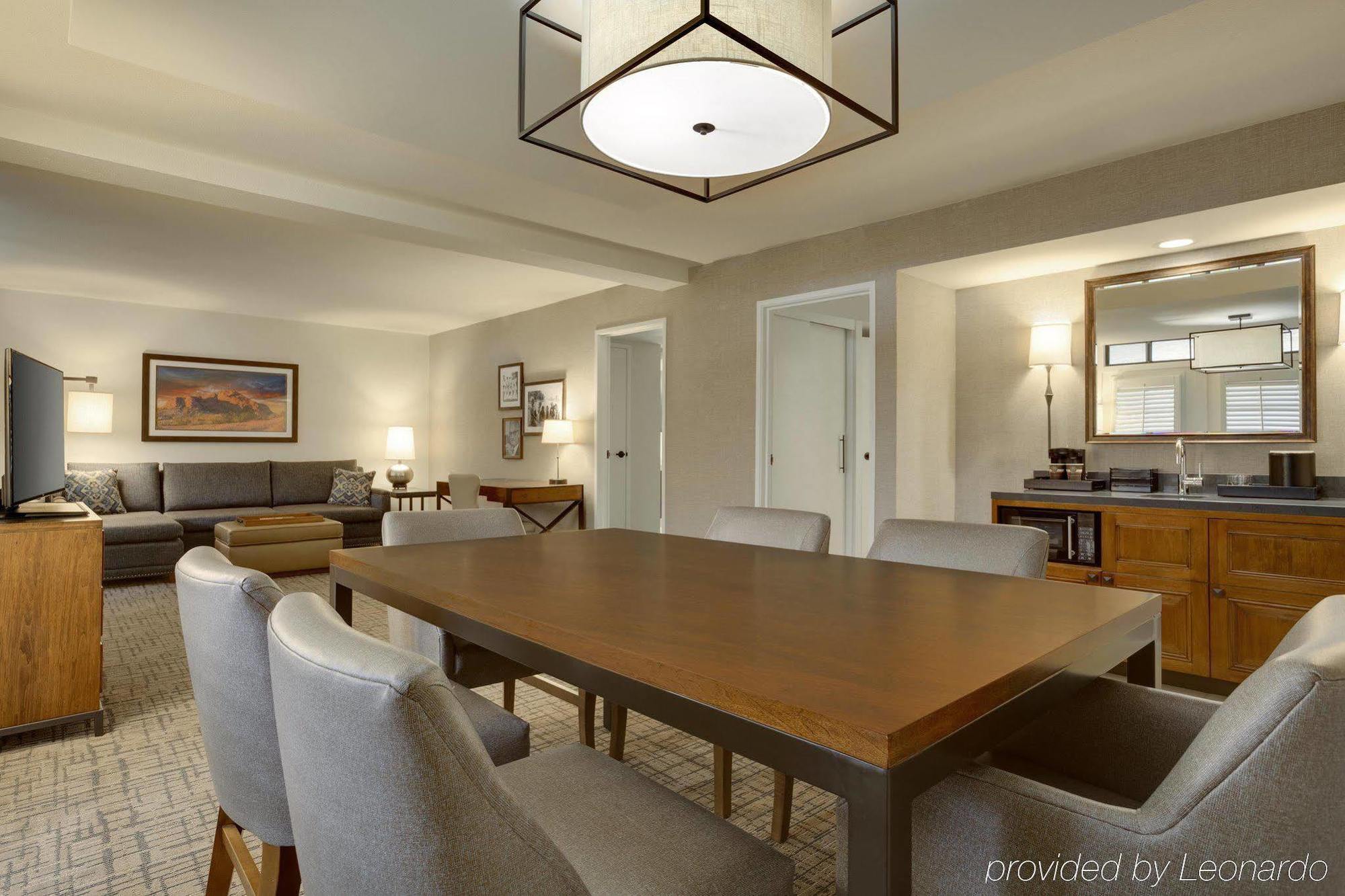 Embassy Suites By Hilton Scottsdale Resort Экстерьер фото